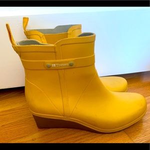 Women’s Tretorn Wedge Rain Boots (size 11)